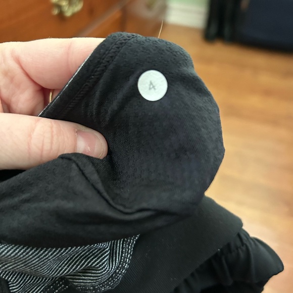 Lululemon Shorts with Pockets - Picture 3 of 4